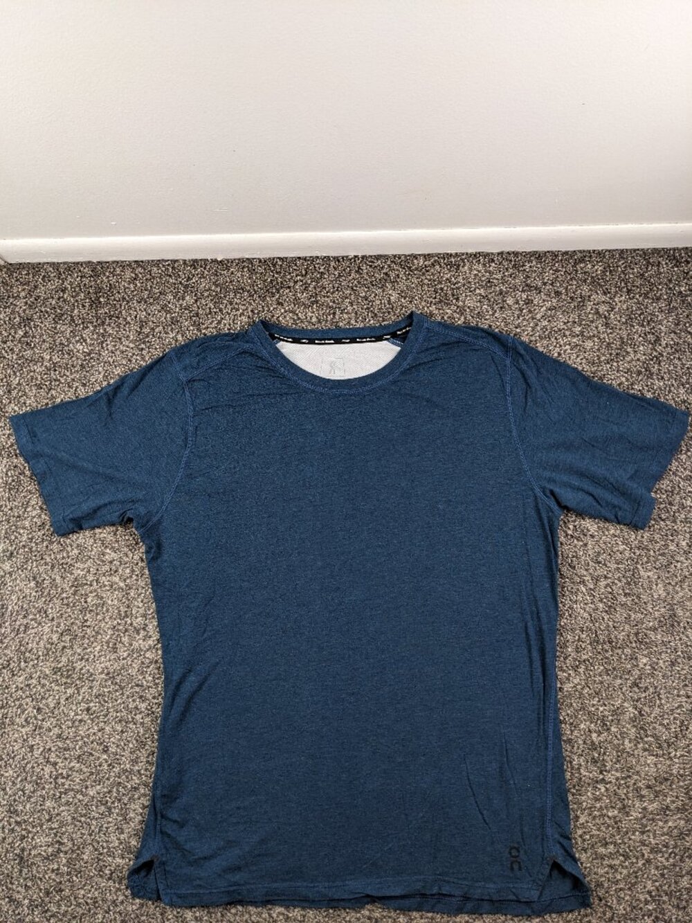 On Cloud Comfort- T Shirt Mens 2XL Performance Workout Athlesiure Gym Walking